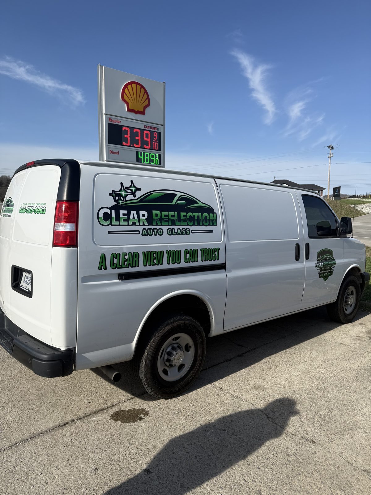 Mobile auto glass van on a job in Somerset KY